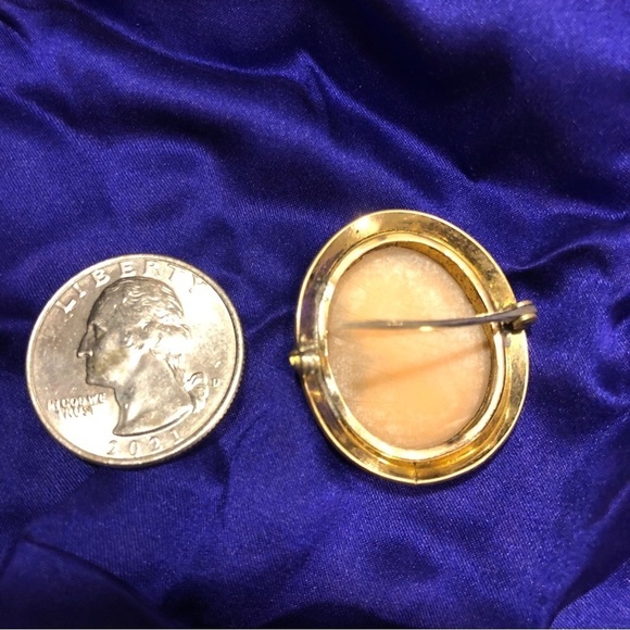 CAMEO brooch pendant, antique, blush pink, gold colored etched edges, and ivory - Picture 8 of 11